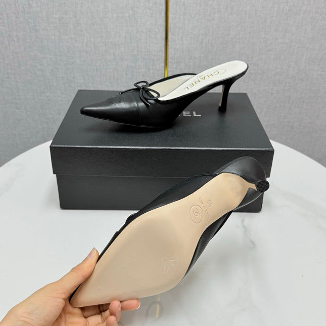 CC HEEL MULES 25S IN BLACK LAMBSKIN WITH BOW