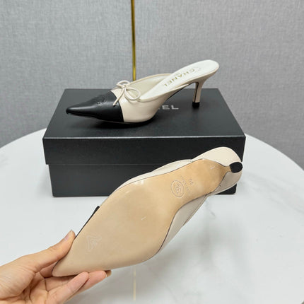 CC HEEL MULES 25S IN BLACK AND CREAM WHITE LAMBSKIN WITH BOW