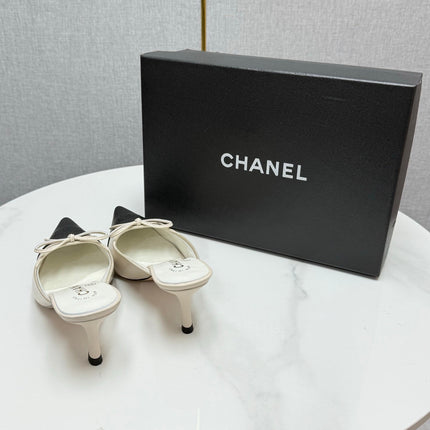 CC HEEL MULES 25S IN BLACK AND CREAM WHITE LAMBSKIN WITH BOW