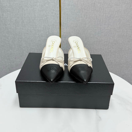 CC HEEL MULES 25S IN BLACK AND CREAM WHITE LAMBSKIN WITH BOW