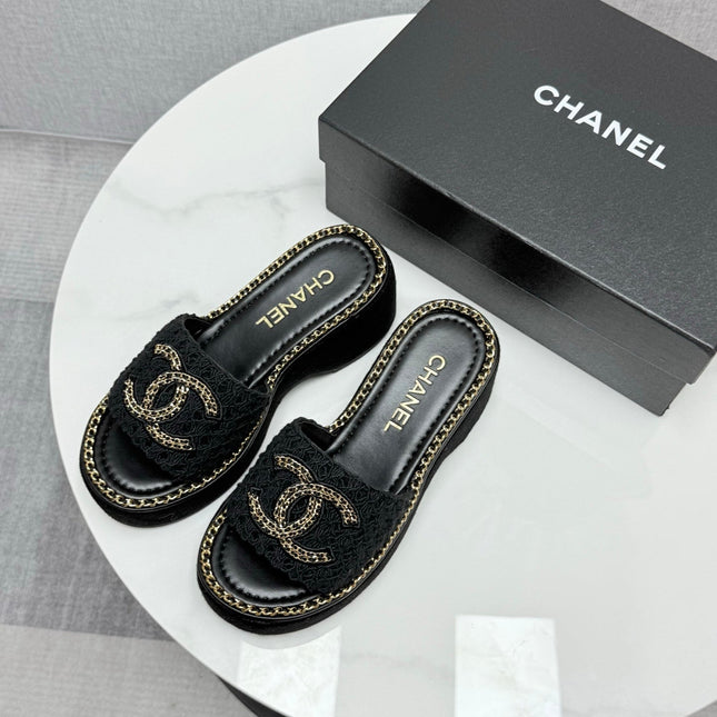 CC WEDGE SOLE SANDALS 25S IN BLACK FABRIC WITH LOGO