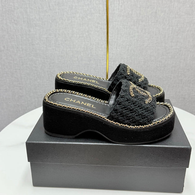 CC WEDGE SOLE SANDALS 25S IN BLACK FABRIC WITH LOGO