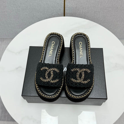 CC WEDGE SOLE SANDALS 25S IN BLACK FABRIC WITH LOGO