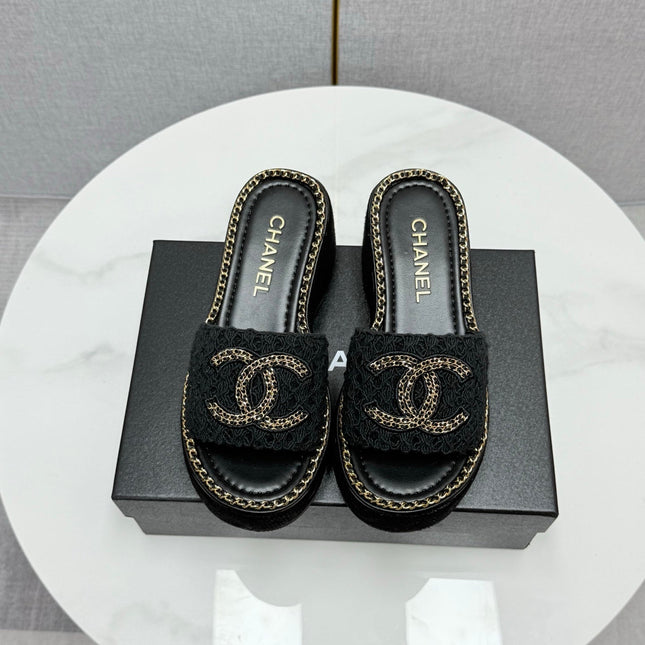 CC WEDGE SOLE SANDALS 25S IN BLACK FABRIC WITH LOGO