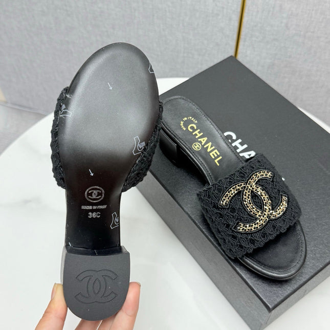 CC HIGH HEEL 25S IN BLACK FABRIC AND CALFSKIN WITH LOGO