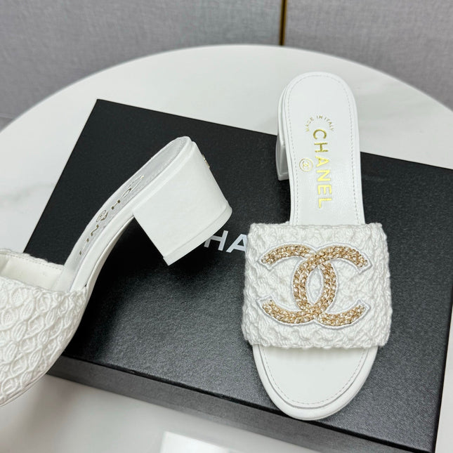 CC HIGH HEEL 25S IN WHITE FABRIC AND CALFSKIN WITH LOGO