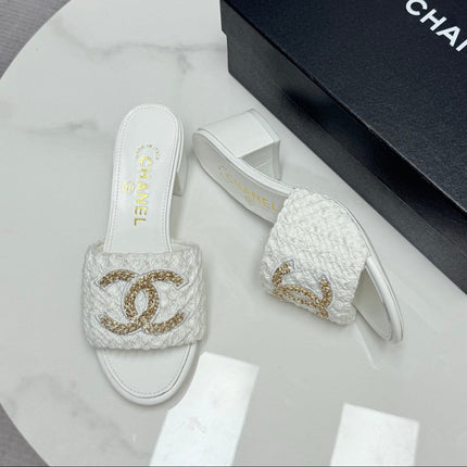 CC HIGH HEEL 25S IN WHITE FABRIC AND CALFSKIN WITH LOGO