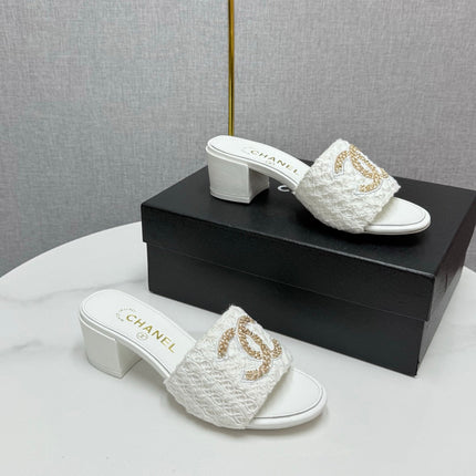 CC HIGH HEEL 25S IN WHITE FABRIC AND CALFSKIN WITH LOGO