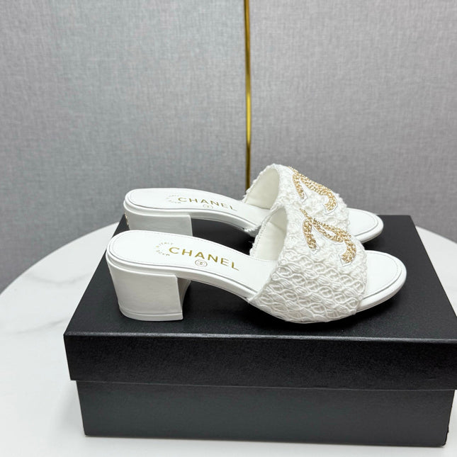 CC HIGH HEEL 25S IN WHITE FABRIC AND CALFSKIN WITH LOGO