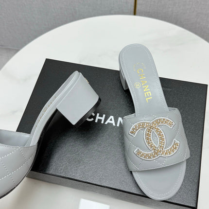 CC HIGH HEEL 25S IN DUSTY BLUE GREY CALFSKIN WITH LOGO