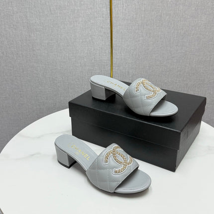 CC HIGH HEEL 25S IN DUSTY BLUE GREY CALFSKIN WITH LOGO