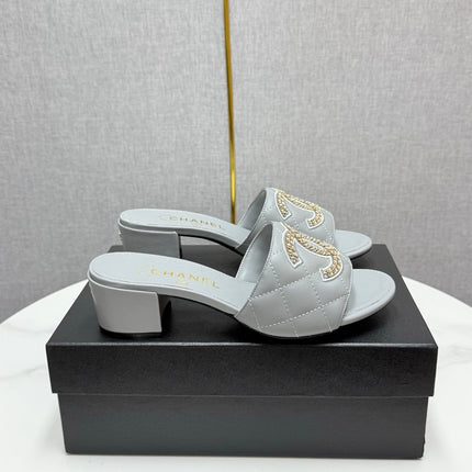 CC HIGH HEEL 25S IN DUSTY BLUE GREY CALFSKIN WITH LOGO
