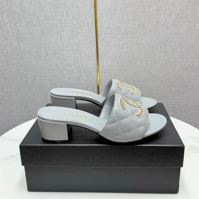 CC HIGH HEEL 25S IN DUSTY BLUE GREY CALFSKIN WITH LOGO