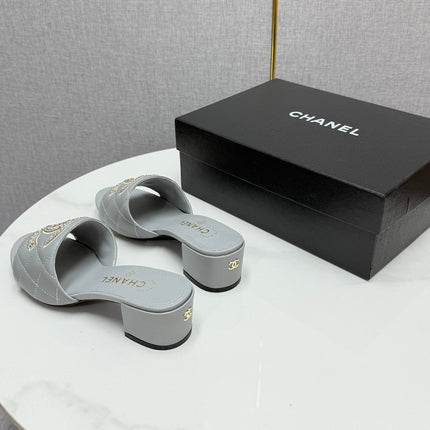 CC HIGH HEEL 25S IN DUSTY BLUE GREY CALFSKIN WITH LOGO