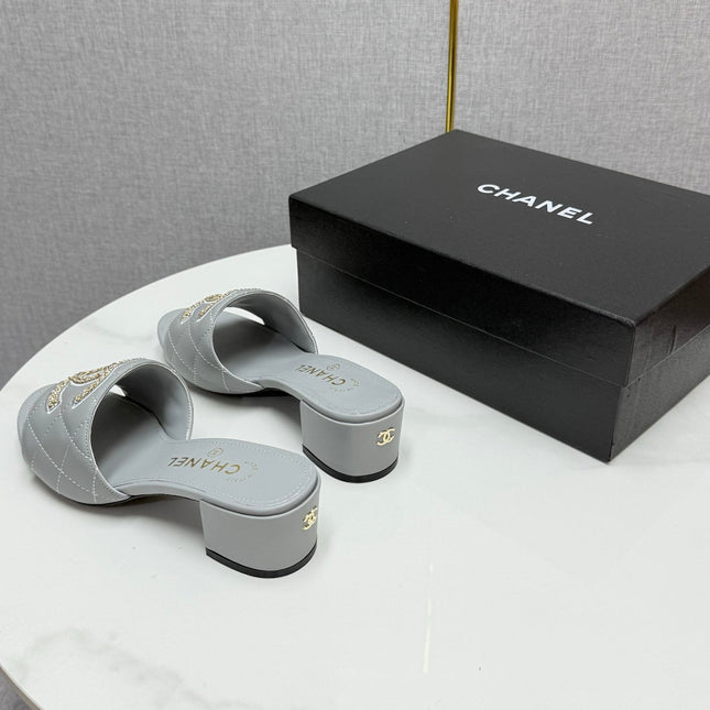 CC HIGH HEEL 25S IN DUSTY BLUE GREY CALFSKIN WITH LOGO