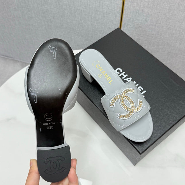 CC HIGH HEEL 25S IN DUSTY BLUE GREY CALFSKIN WITH LOGO