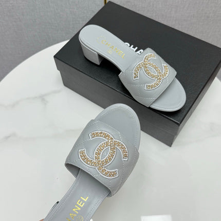 CC HIGH HEEL 25S IN DUSTY BLUE GREY CALFSKIN WITH LOGO