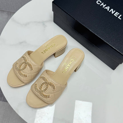 CC HIGH HEEL 25S IN BEIGE CALFSKIN WITH LOGO