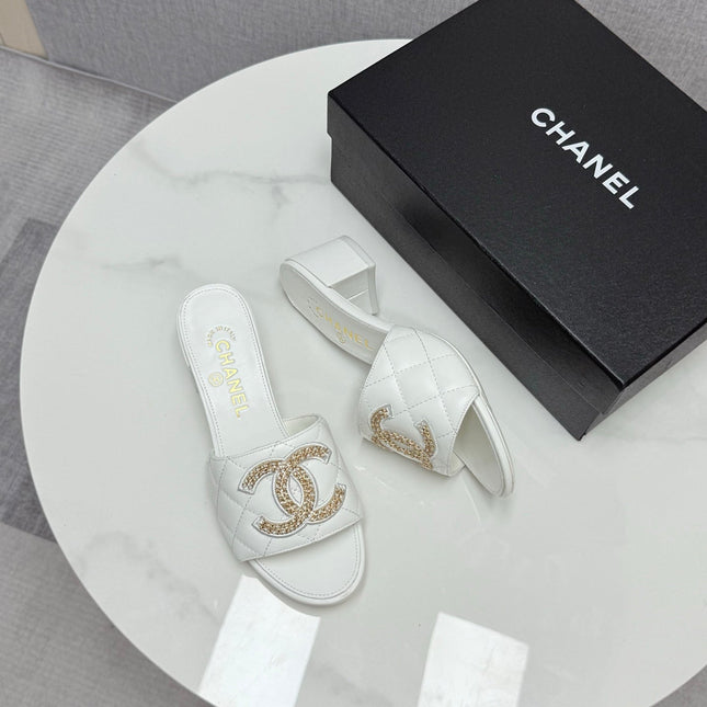 CC HIGH HEEL 25S IN WHITE CALFSKIN WITH LOGO