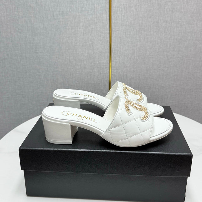CC HIGH HEEL 25S IN WHITE CALFSKIN WITH LOGO