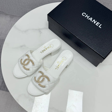 CC HIGH HEEL 25S IN WHITE CALFSKIN WITH LOGO
