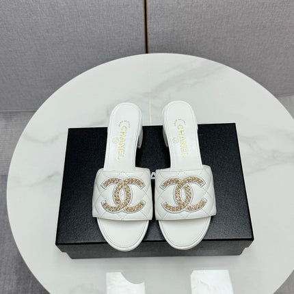 CC HIGH HEEL 25S IN WHITE CALFSKIN WITH LOGO