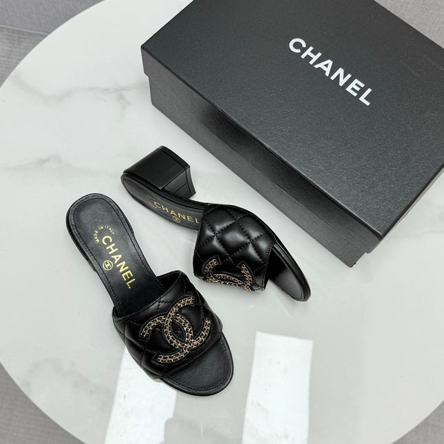 CC HIGH HEEL 25S IN BLACK CALFSKIN WITH LOGO