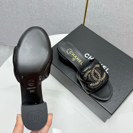 CC HIGH HEEL 25S IN BLACK CALFSKIN WITH LOGO