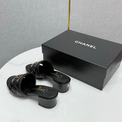 CC HIGH HEEL 25S IN BLACK CALFSKIN WITH LOGO
