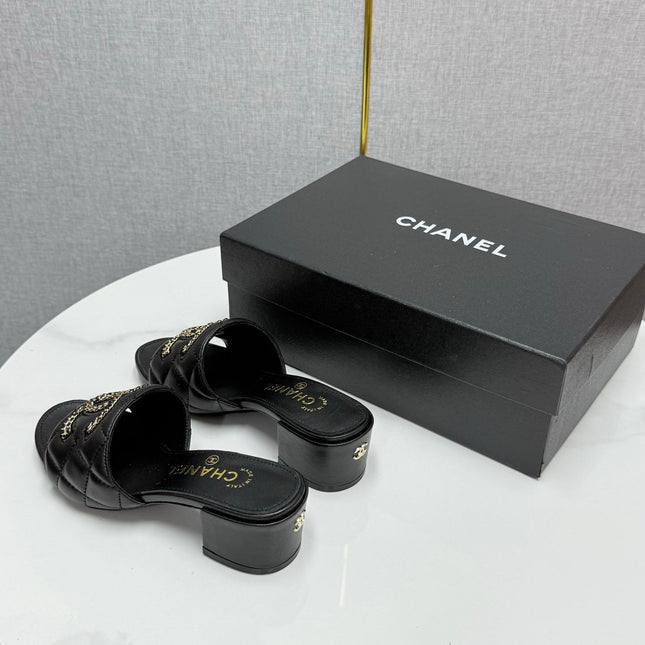 CC HIGH HEEL 25S IN BLACK CALFSKIN WITH LOGO