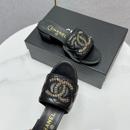 CC HIGH HEEL 25S IN BLACK CALFSKIN WITH LOGO