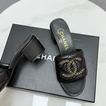 CC HIGH HEEL 25S IN BLACK CALFSKIN WITH LOGO