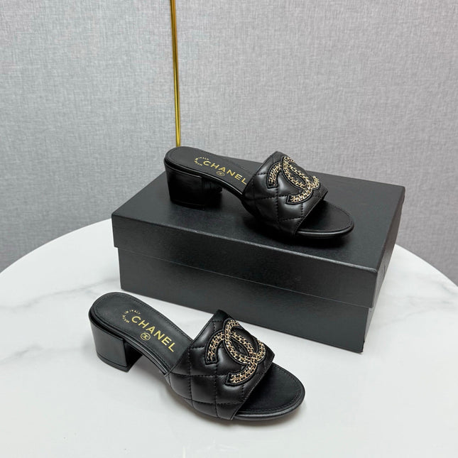 CC HIGH HEEL 25S IN BLACK CALFSKIN WITH LOGO