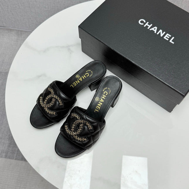 CC HIGH HEEL 25S IN BLACK CALFSKIN WITH LOGO