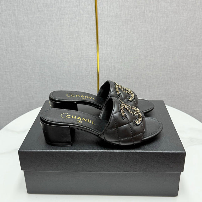 CC HIGH HEEL 25S IN BLACK CALFSKIN WITH LOGO