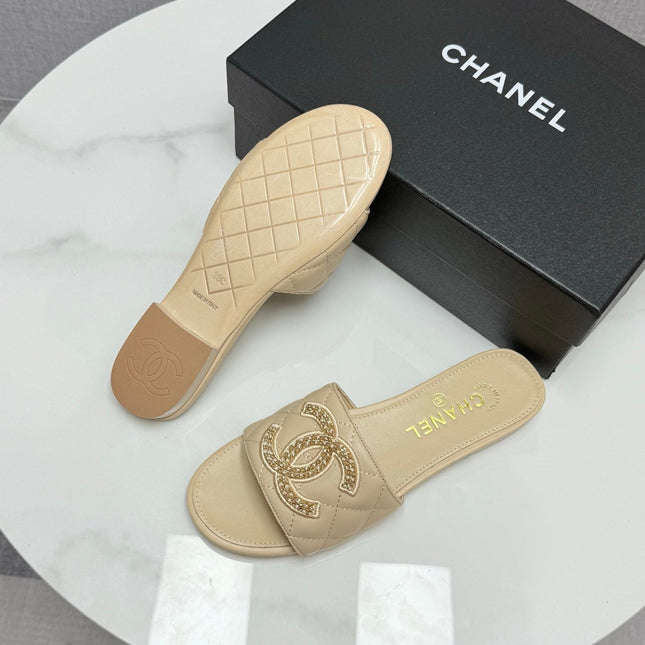CC SLIDE SANDALS 25S IN BEIGE CALFSKIN WITH LOGO