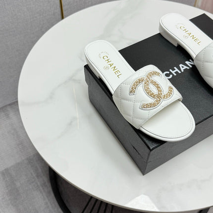CC SLIDE SANDALS 25S IN WHITE CALFSKIN WITH LOGO