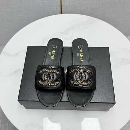 CC SLIDE SANDALS 25S IN BLACK CALFSKIN WITH LOGO