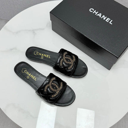 CC SLIDE SANDALS 25S IN BLACK CALFSKIN WITH LOGO