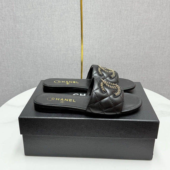 CC SLIDE SANDALS 25S IN BLACK CALFSKIN WITH LOGO