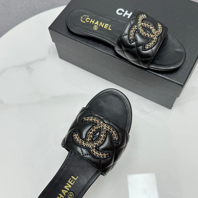 CC SLIDE SANDALS 25S IN BLACK CALFSKIN WITH LOGO