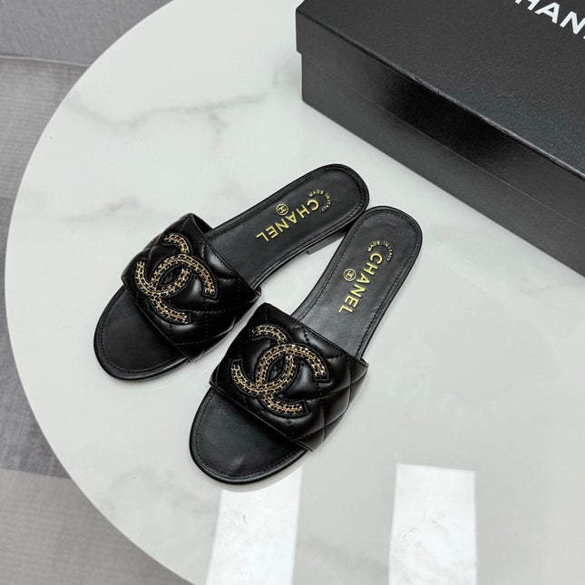 CC SLIDE SANDALS 25S IN BLACK CALFSKIN WITH LOGO