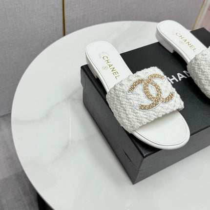CC SLIDE SANDALS 25S IN WHITE FABRIC AND CALFSKIN WITH LOGO