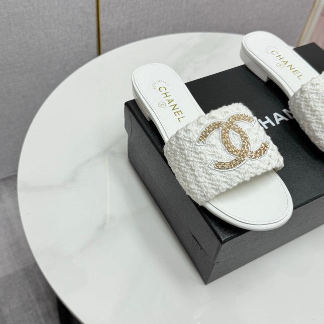 CC SLIDE SANDALS 25S IN WHITE FABRIC AND CALFSKIN WITH LOGO