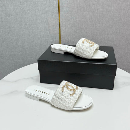 CC SLIDE SANDALS 25S IN WHITE FABRIC AND CALFSKIN WITH LOGO