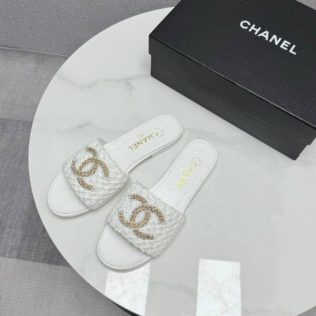 CC SLIDE SANDALS 25S IN WHITE FABRIC AND CALFSKIN WITH LOGO
