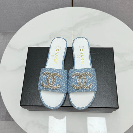 CC SLIDE SANDALS 25S IN SKY BLUE DENIM AND WHITE CALFSKIN WITH LOGO