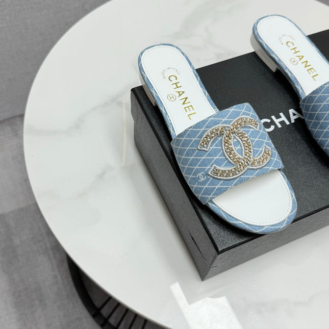 CC SLIDE SANDALS 25S IN SKY BLUE DENIM AND WHITE CALFSKIN WITH LOGO