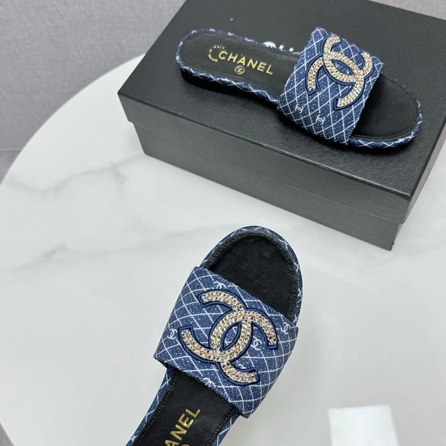 CC SLIDE SANDALS 25S IN DARK BLUE DENIM AND CALFSKIN WITH LOGO