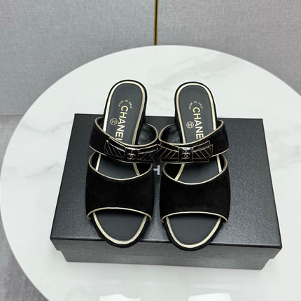 CC DOUBLE-STRAP HEELS 25S IN BLACK SUEDE